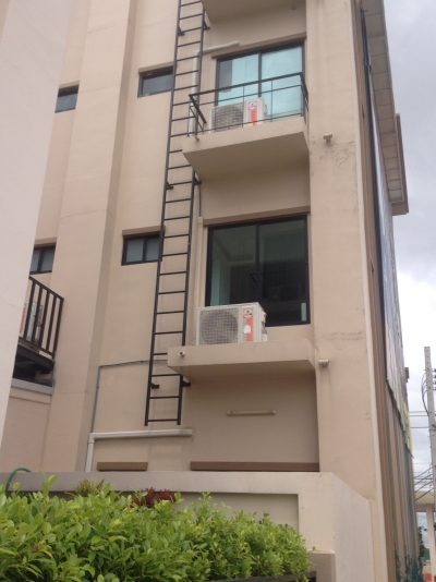 เดินสาย LAN เชื่อมต่อระบบ Network ที่ บริษัท ดิ ไอเฟล รามคำแหง (ซอยมิสทีน) กทม.