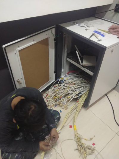 เดิน LAN พร้อมจัดเข้าตู้ ที่ หจก. เจ.เอ็ม. ซิลเบอร์ (ไทยแลนด์)