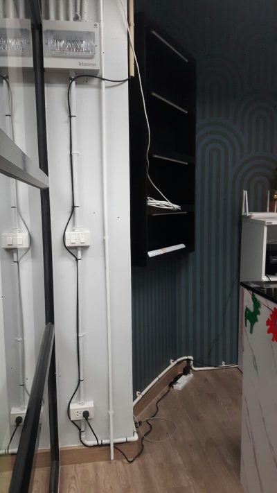 เดินสาย LAN 15 จุด ยืดกับผนัง พร้อมใส่เบอร์ ที่ บริษัท อีอ๊อกซ์ (กรู๊ท) จำกัด