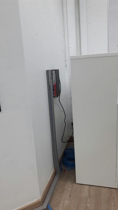 เดินสาย LAN 15 จุด ยืดกับผนัง พร้อมใส่เบอร์ ที่ บริษัท อีอ๊อกซ์ (กรู๊ท) จำกัด