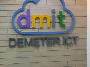 เครื่องสแกนลายนิ้วมือเปิด-ปิด ประตู พร้อมกับเดินสาย LAN บริษัท dmit demerer ict