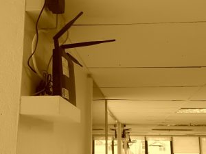 เครื่องสแกนลายนิ้วมือเปิด-ปิด ประตู พร้อมกับเดินสาย LAN บริษัท dmit demerer ict