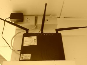 เครื่องสแกนลายนิ้วมือเปิด-ปิด ประตู พร้อมกับเดินสาย LAN บริษัท dmit demerer ict