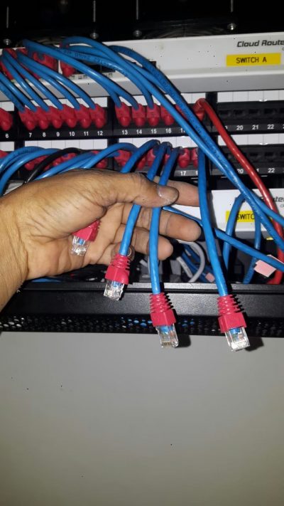 เดินสาย LAN เชื่อมต่อระบบ Networkและเดินสายโทรศัพท์เข้าตู้สาขา บริษัท ปาร์คพลัส จำกัด