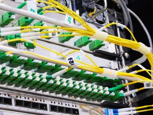 สายใยแก้วนําแสง (Fiber Optic) คืออะไร มีประโยชน์อย่างไร สามารถนำไปใช้งานทางไหนได้บ้าง